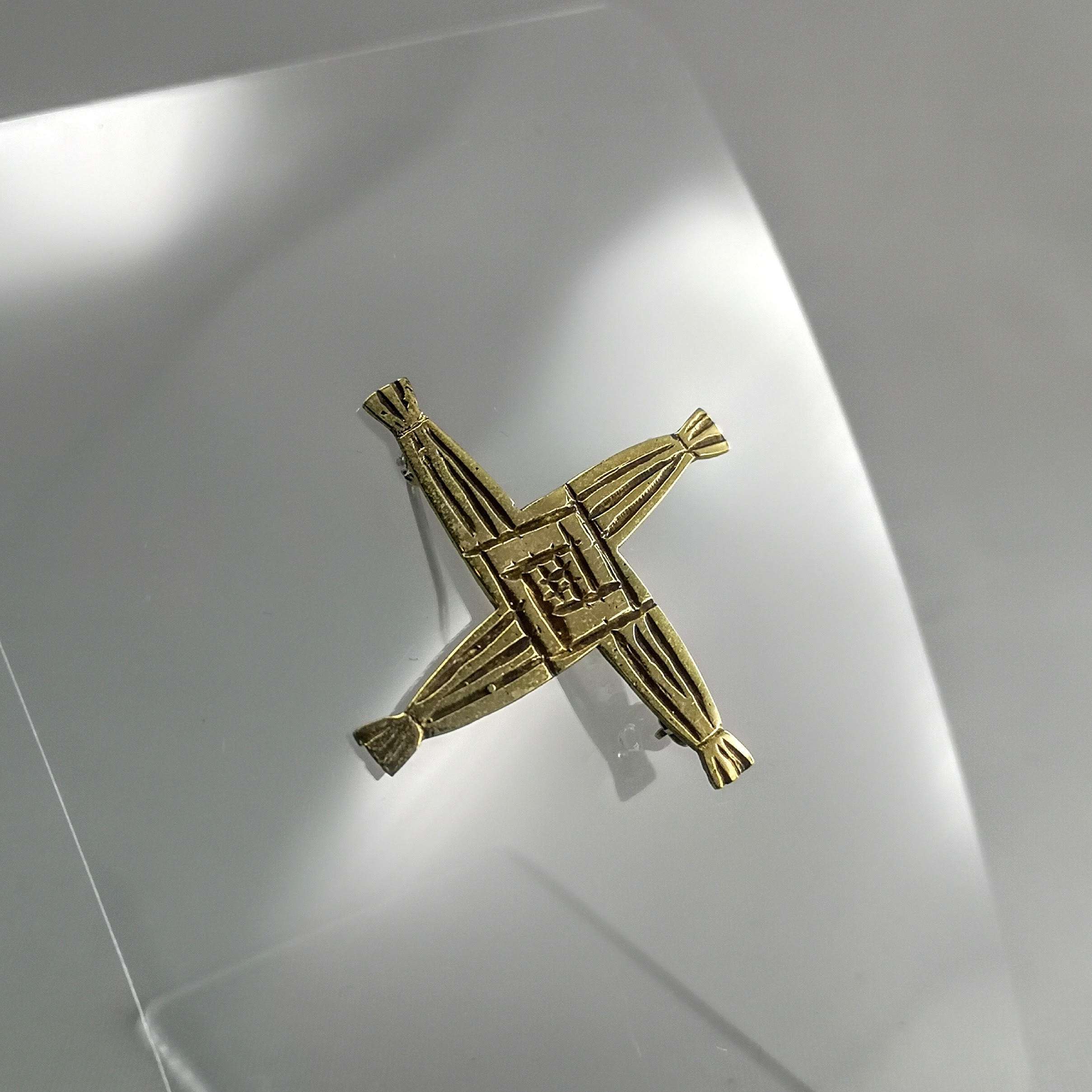 Large 9ct gold St Bridgit's cross brooch