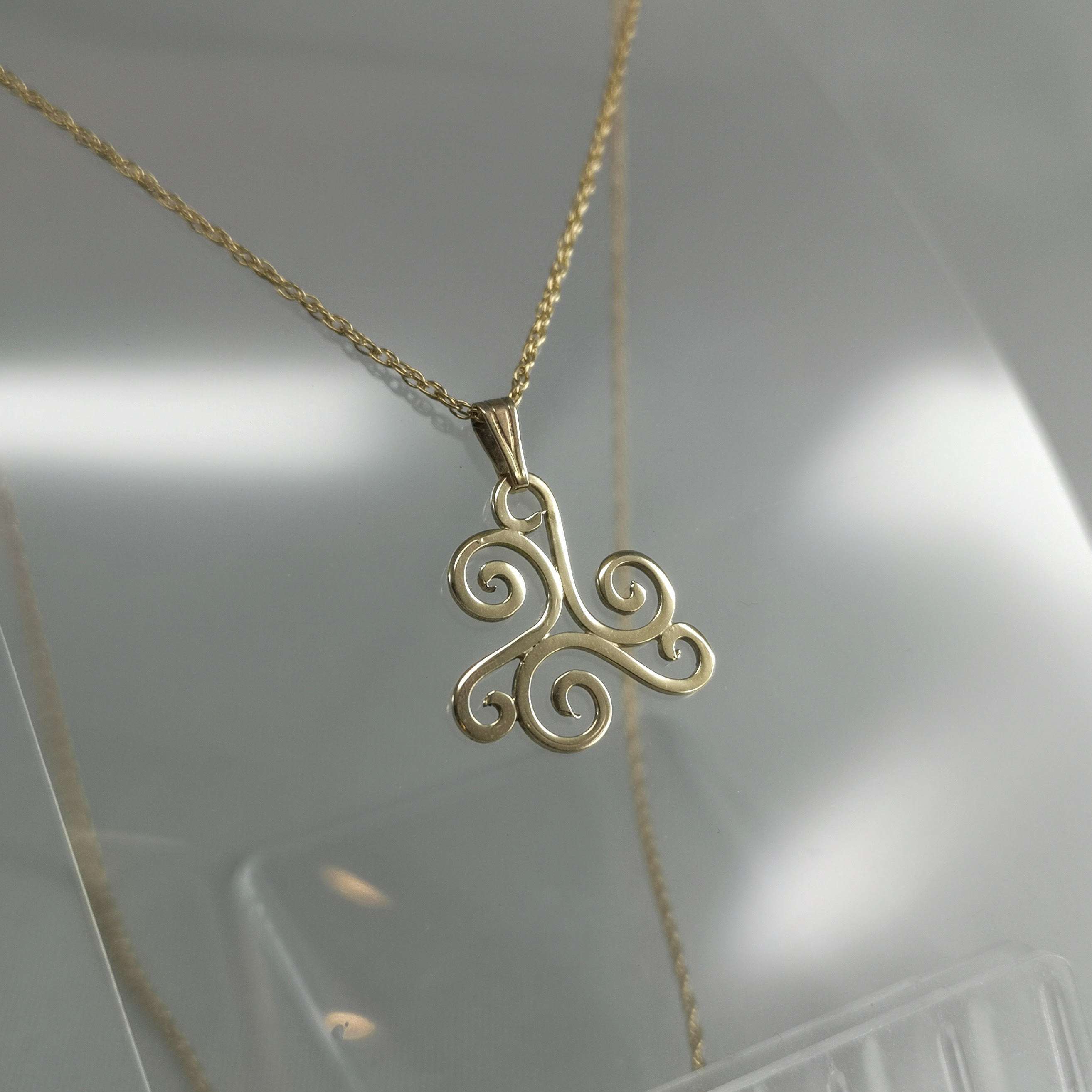 9ct Gold Irish triskele pendant on an 18" chain
